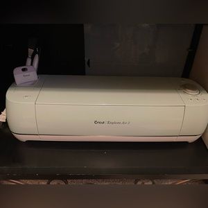Cricut Explore Air 2 Mint & 9x9 Easy Press - like new!